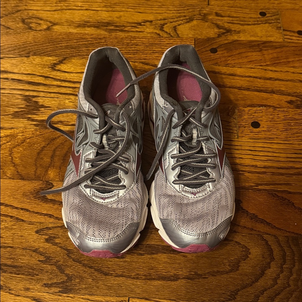 Mizuno Gray and Purple Athletic Shoes size 9